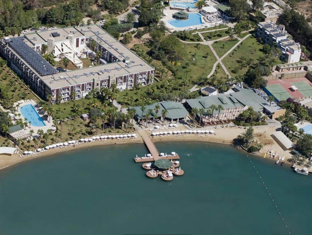 Crystal Green Bay Resort 5*